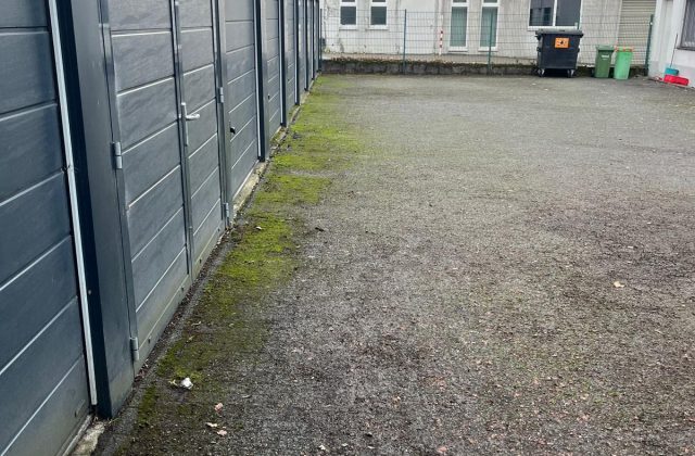 Nachher: Reinigung einer Garagenreihe
