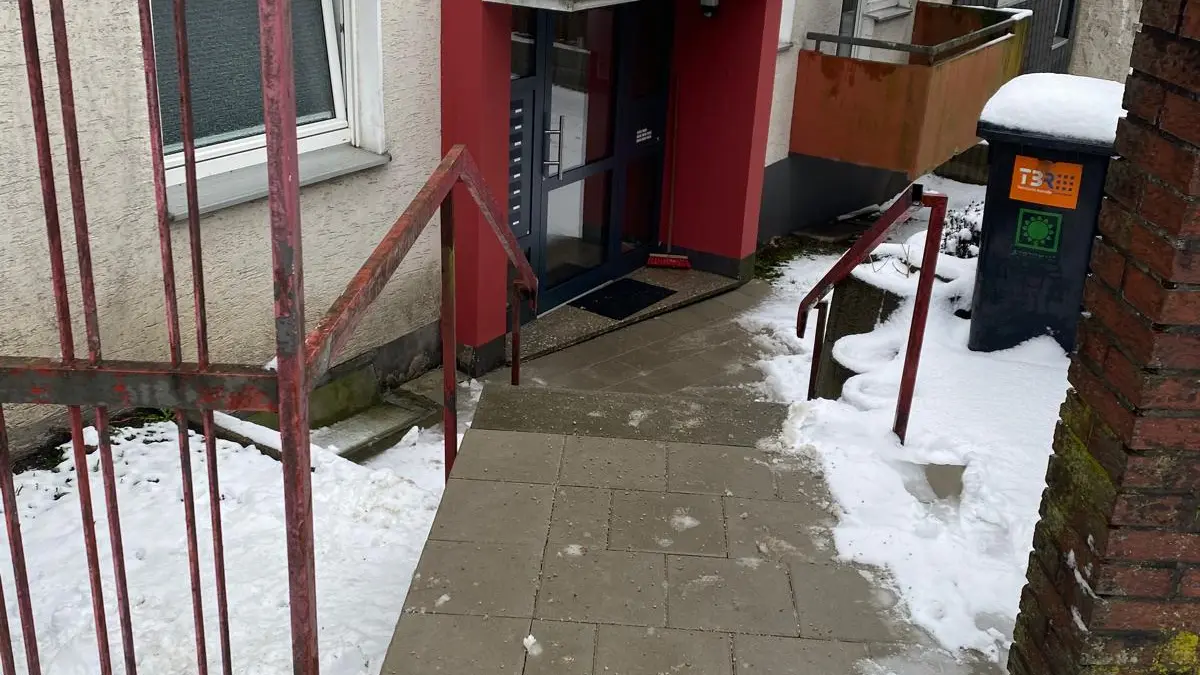 Nachher: Winterdienst an einem Hauseingang