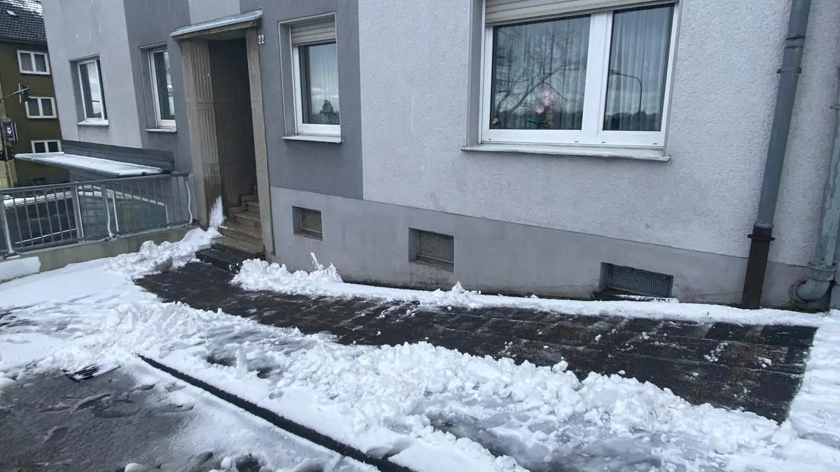 Nachher: Winterdienst an einer Hausfassade